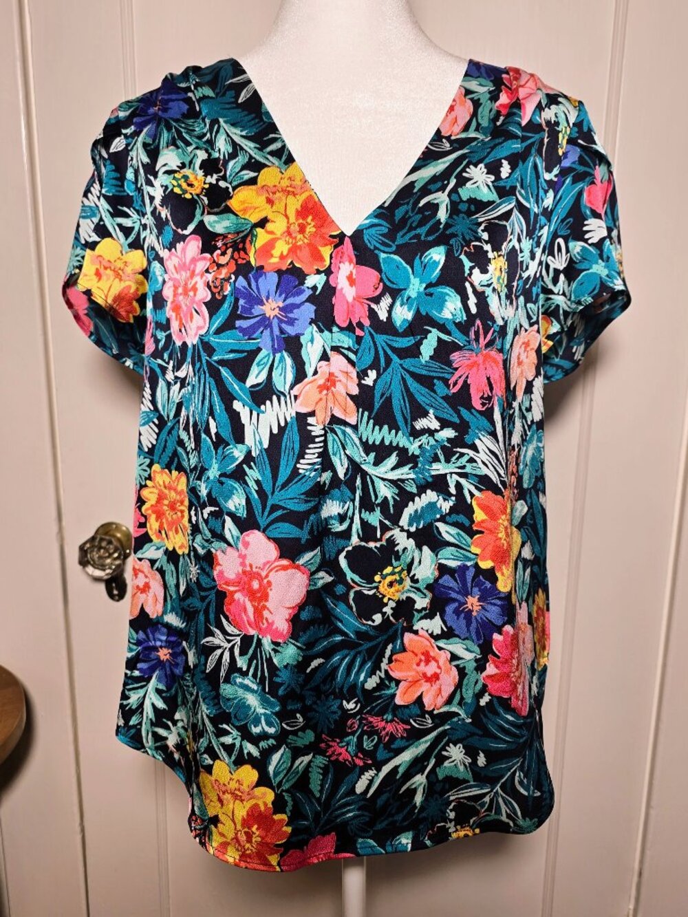 Tahari tulip sleeve floral blouse size S